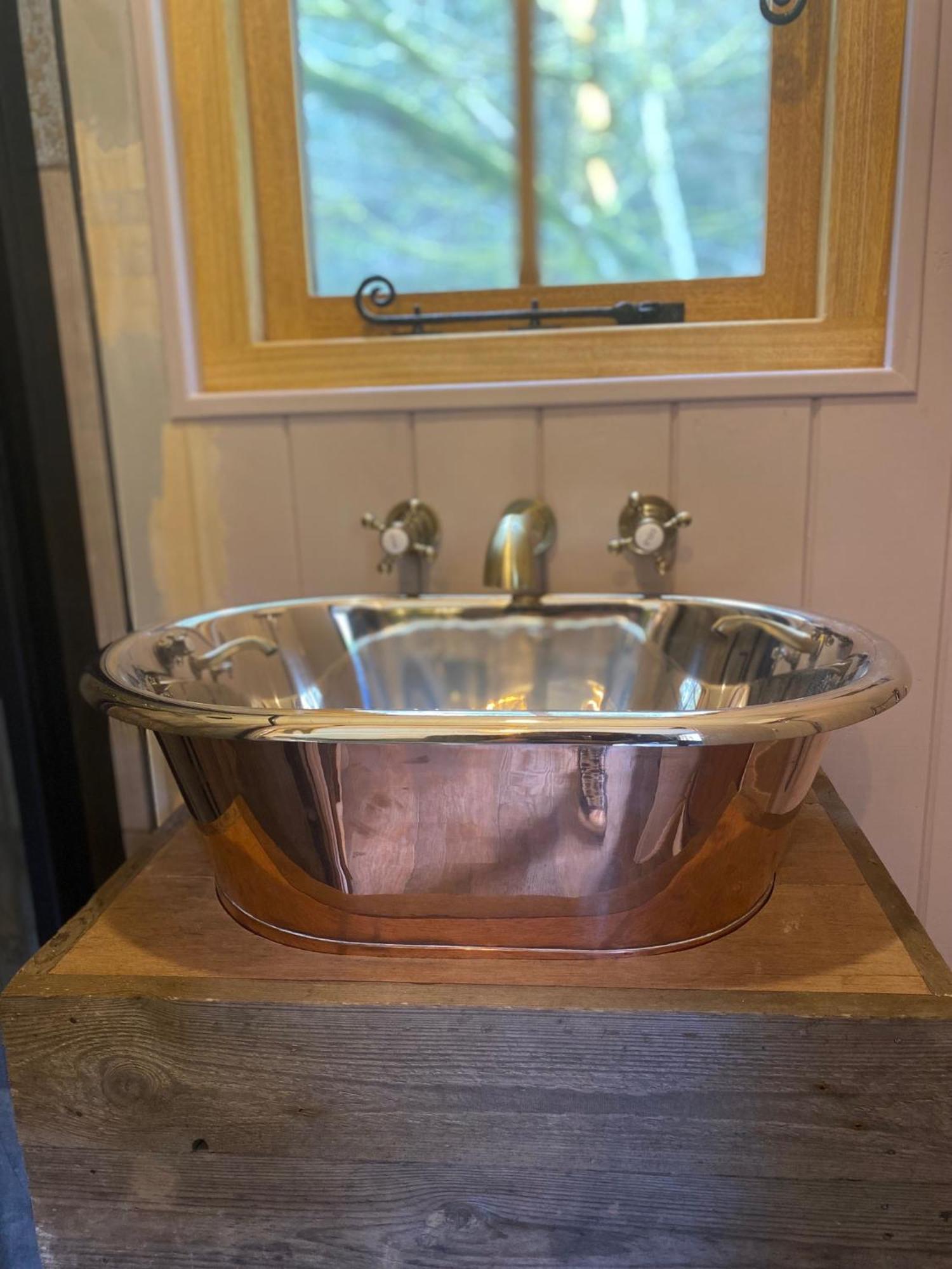 The Goose Nest Luxury Lakeside Shepherd Hut In Cardinham Woods, Cornwall Exterior foto